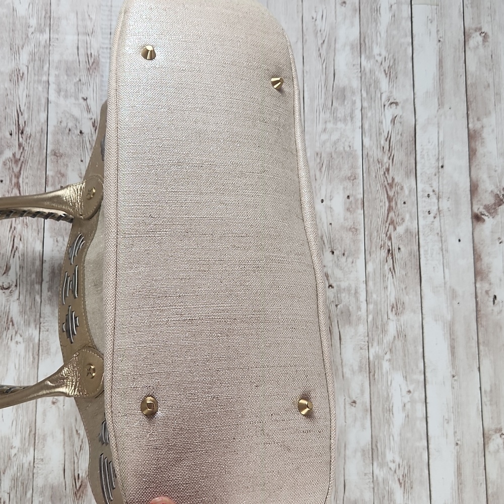 Nicole Miller, Large Elegant Gold and Cream Women's Handbag with feet. - Picture 5 of 9